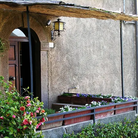 Lo Sdrucciolo Guest house *